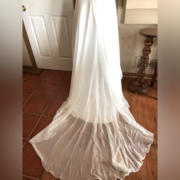 EDÉN BRIDAL BEAUTIFUL WEDDING DRESS size 16 (looks like it could be size 14) - Picture 6 of 11